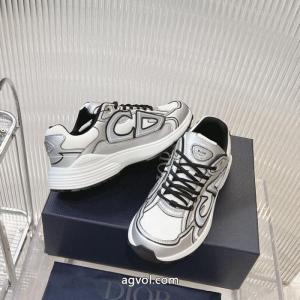 Stone Islandスニーカー 2026ブランドスーパーコピー重宝するアイテム 春夏トレンド 毎年爆発的人気..