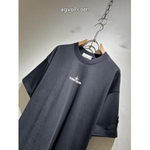 Stone Islandこだわり セールで破格 脚長効果を見せるシャツ 2026スーパー コピー..