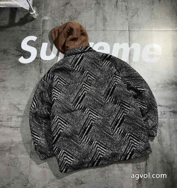 いつも年末には完売しちゃう 絶対欲しい新作 安心の国内発送超可愛いStone Islandコート偽 ブランド 販売 4