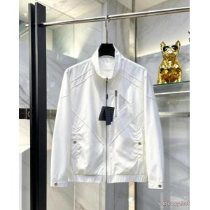 PRADAブランド 偽物 激安ジャケット使い勝手のいい 2026年用 斬新なデザイン