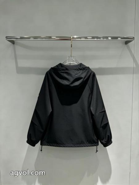 ブランド コピーコートロゴが美しい 2026年秋冬のトレンド 数量限定ストーンアイランド.. 2